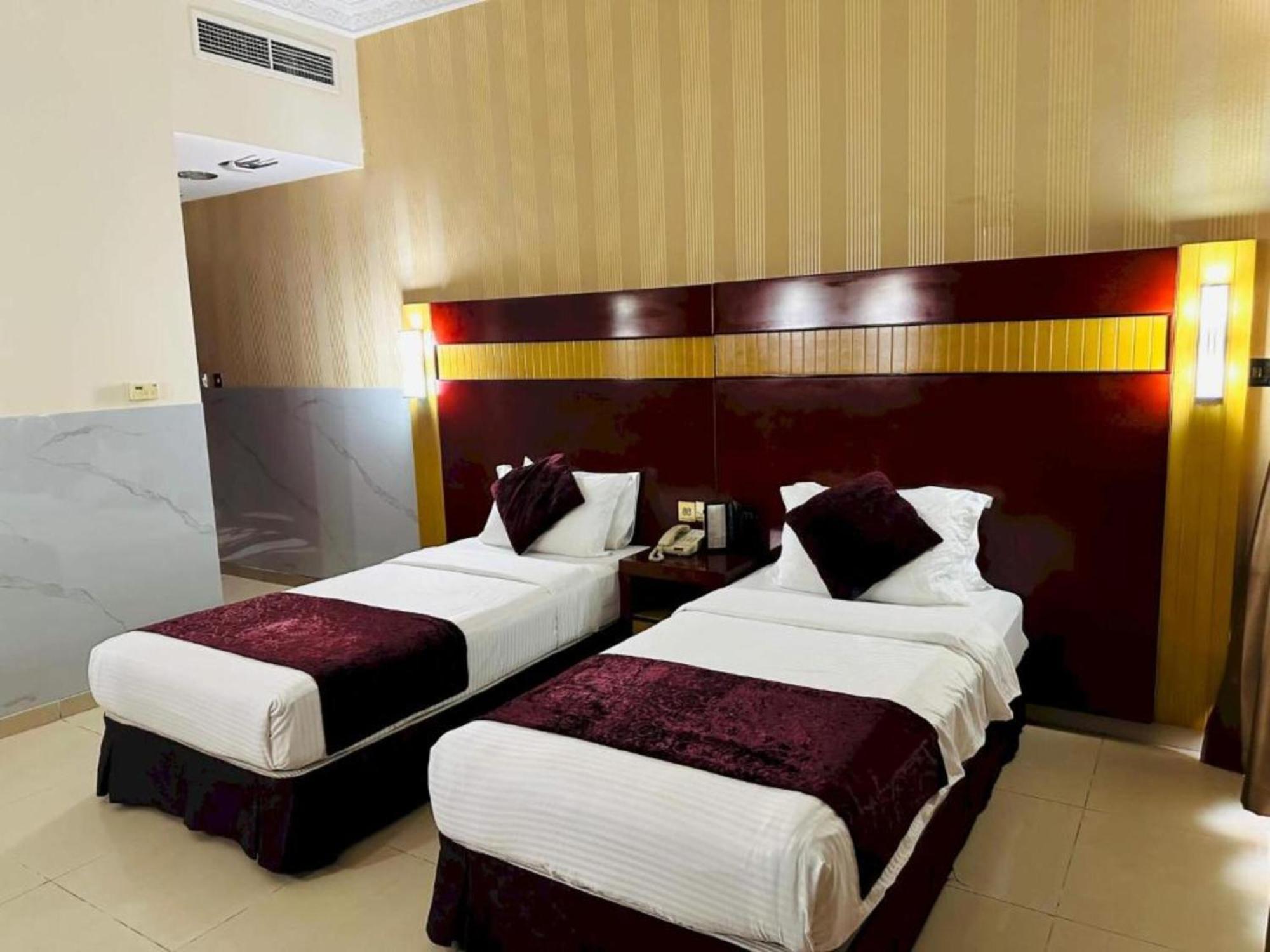 Palette Phoenix Hotel Дубай Екстериор снимка