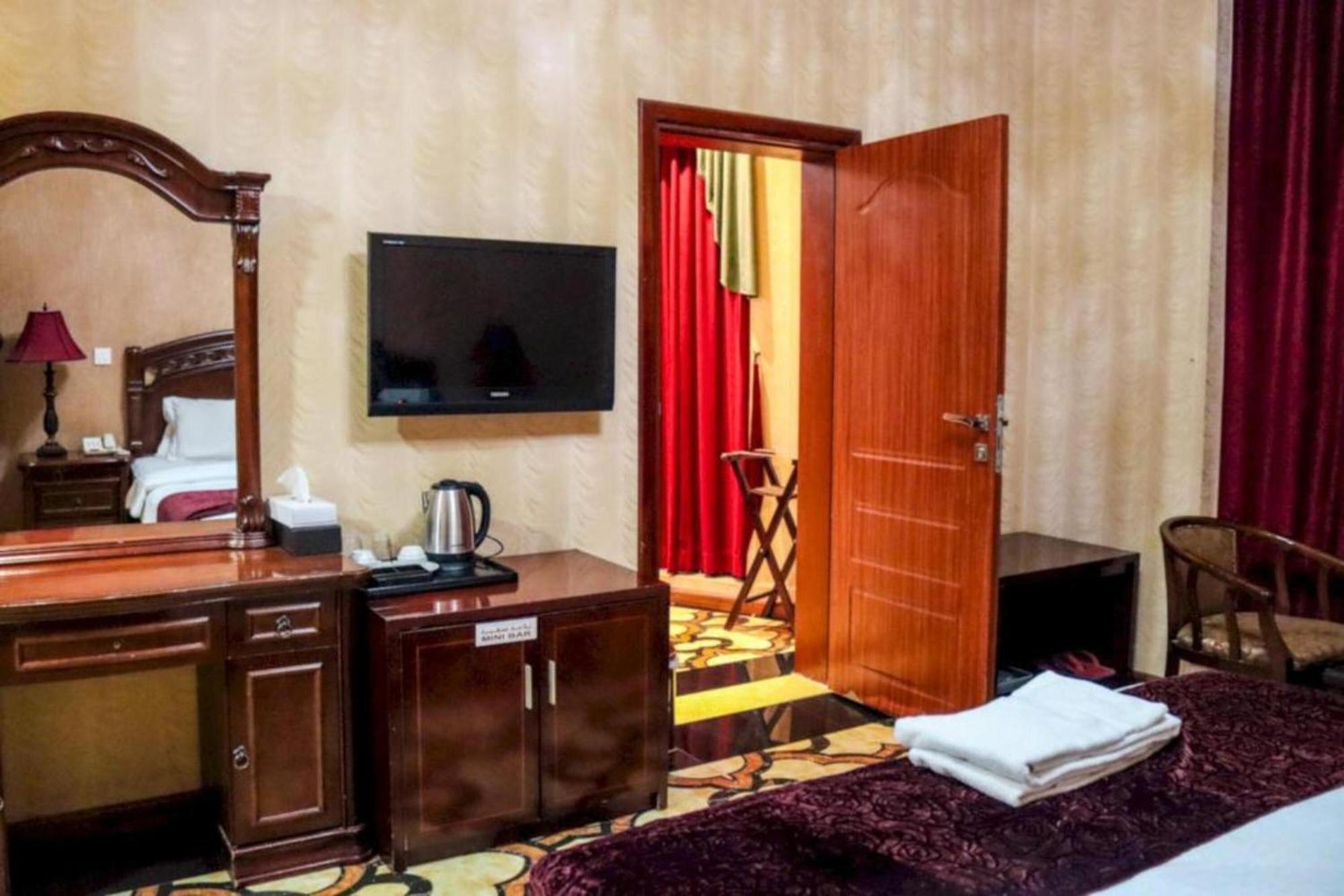 Palette Phoenix Hotel Дубай Екстериор снимка