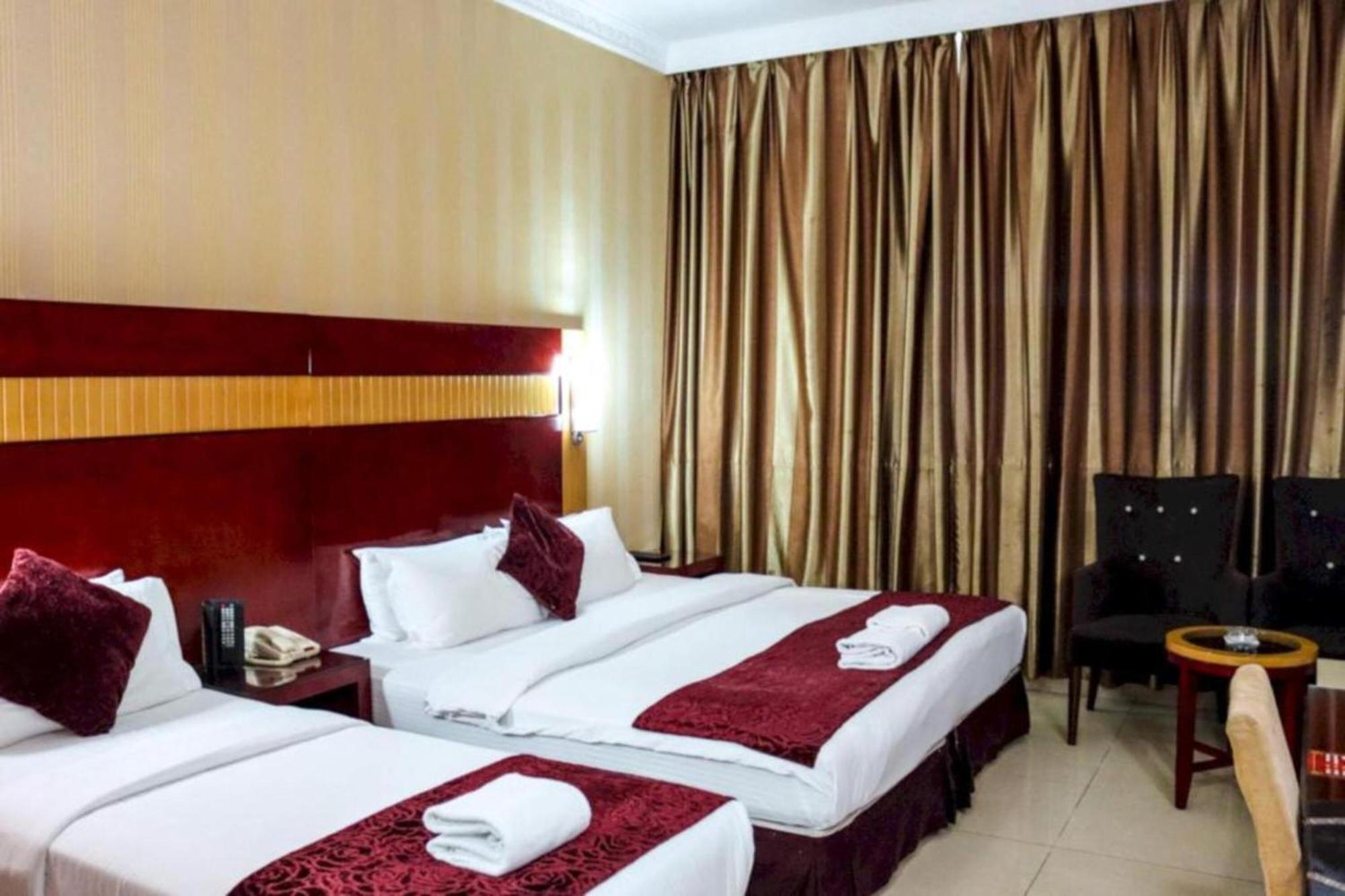 Palette Phoenix Hotel Дубай Екстериор снимка