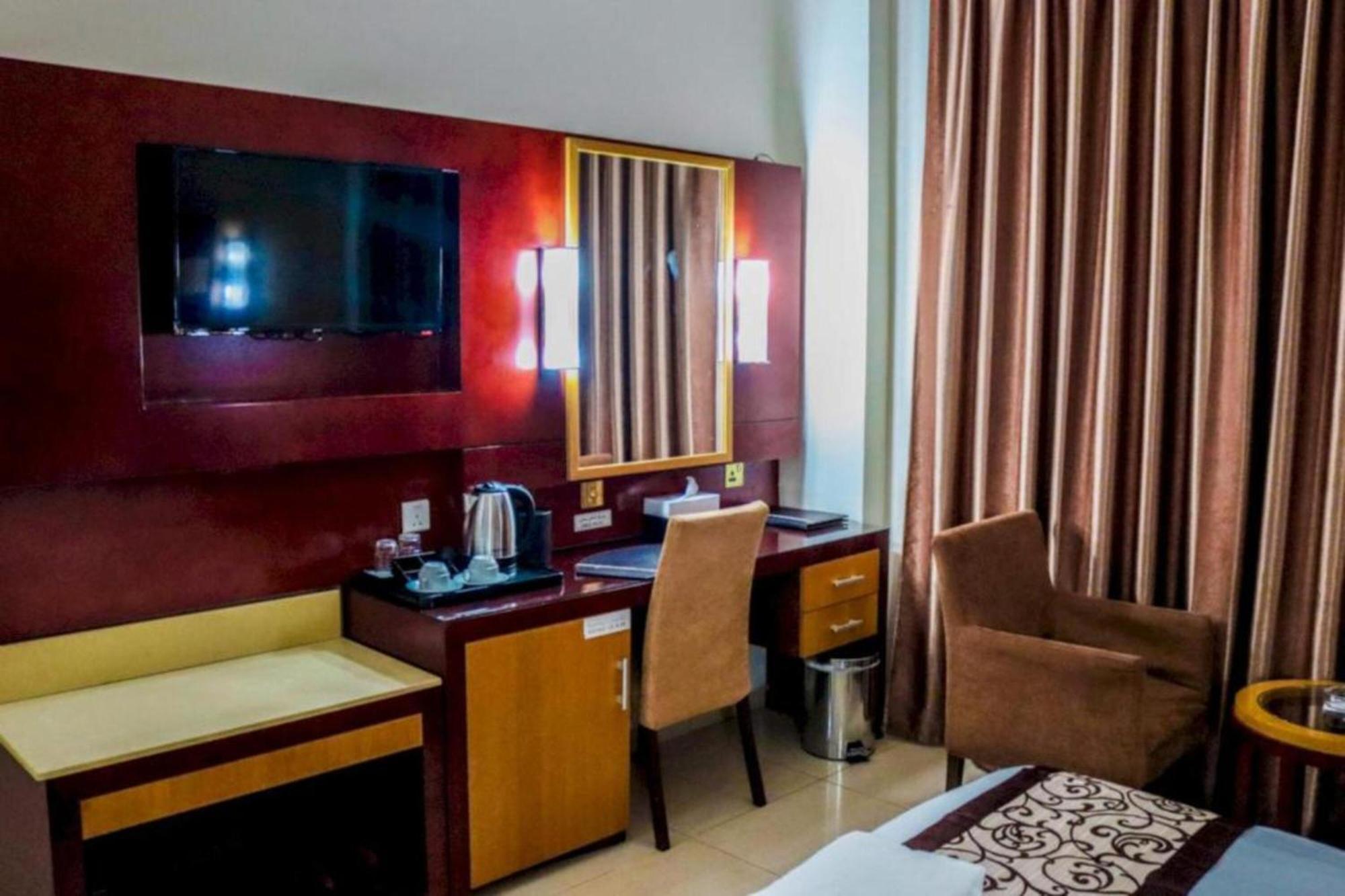 Palette Phoenix Hotel Дубай Екстериор снимка