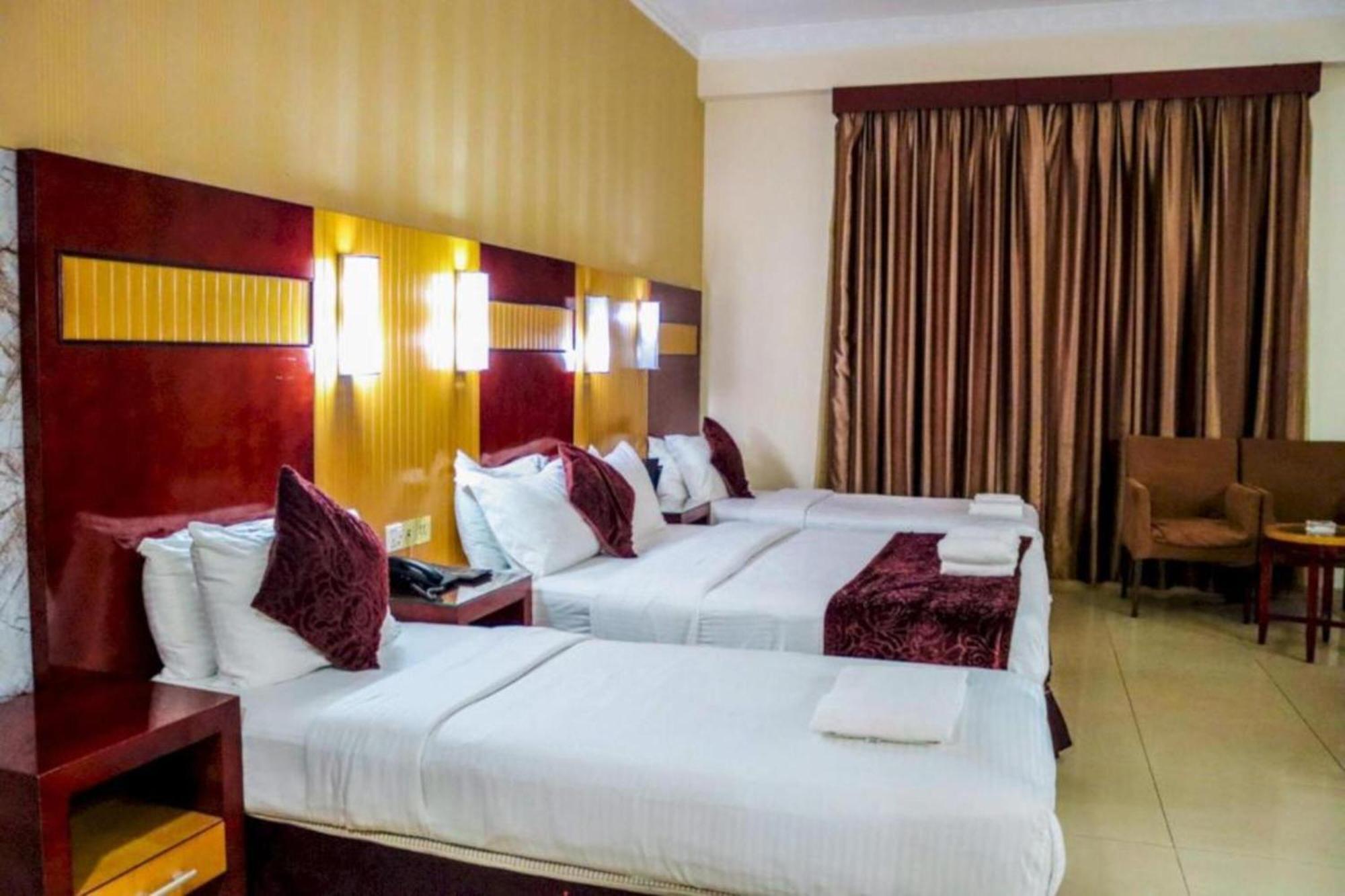 Palette Phoenix Hotel Дубай Екстериор снимка