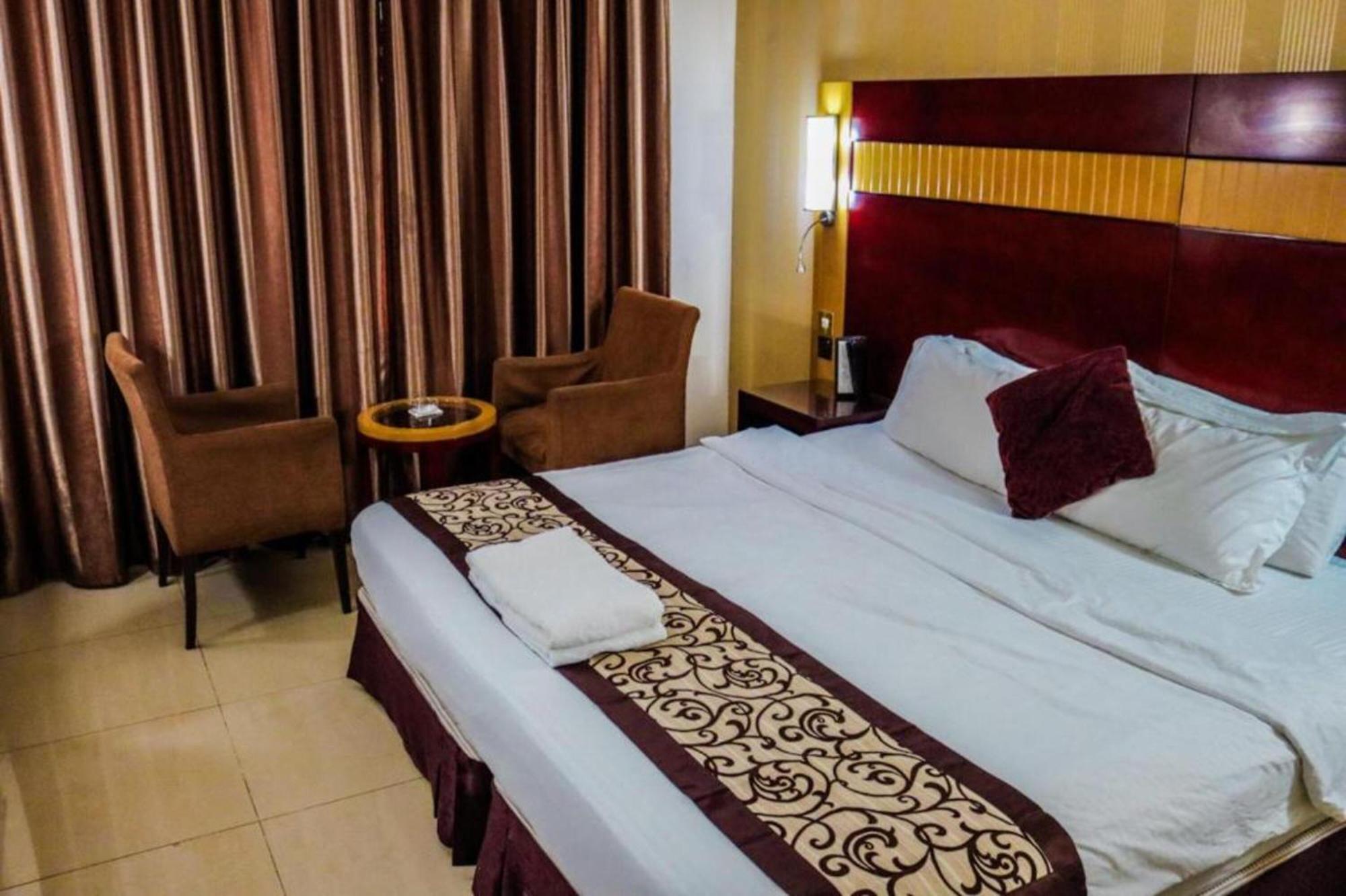 Palette Phoenix Hotel Дубай Екстериор снимка