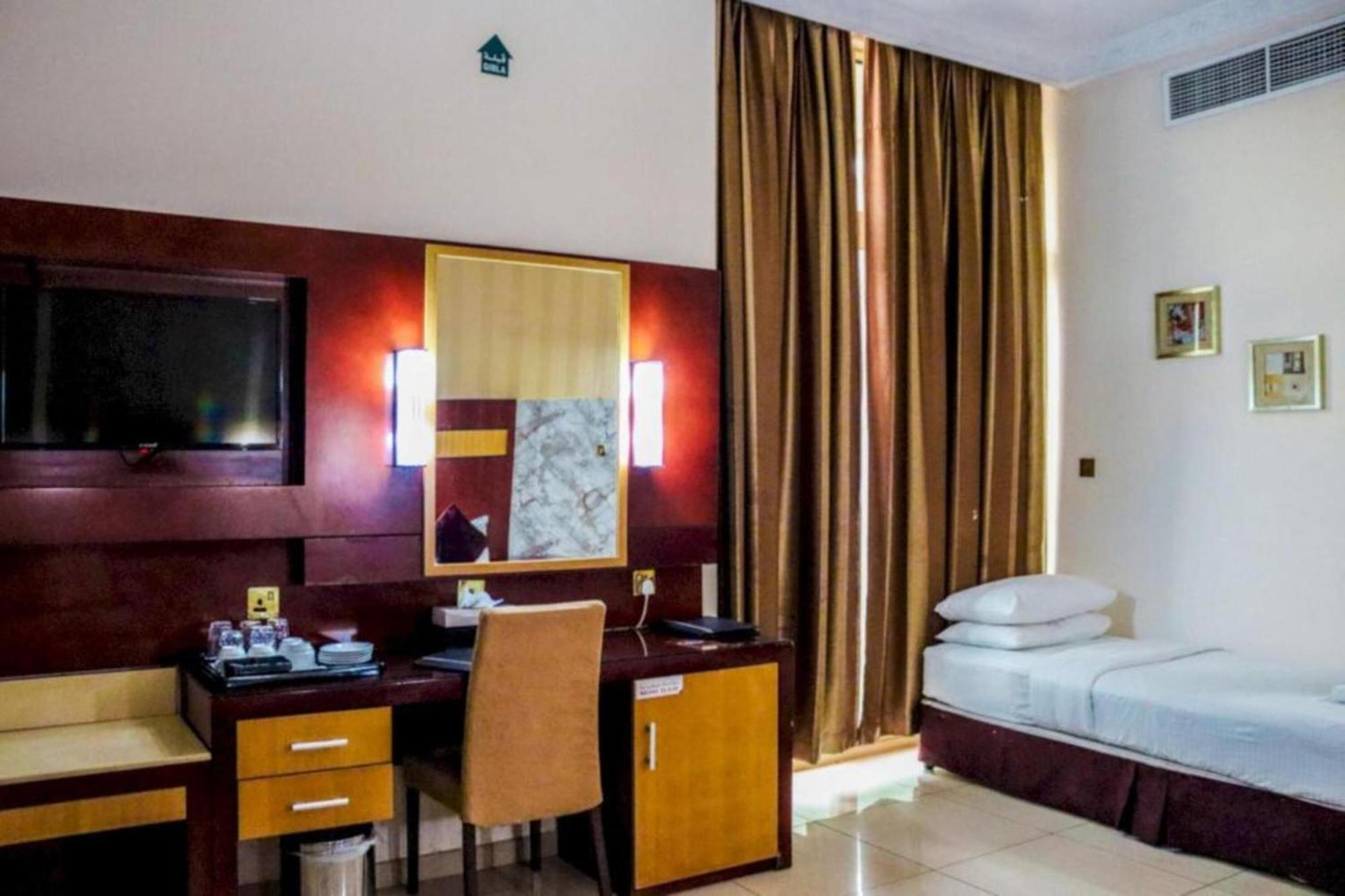 Palette Phoenix Hotel Дубай Екстериор снимка