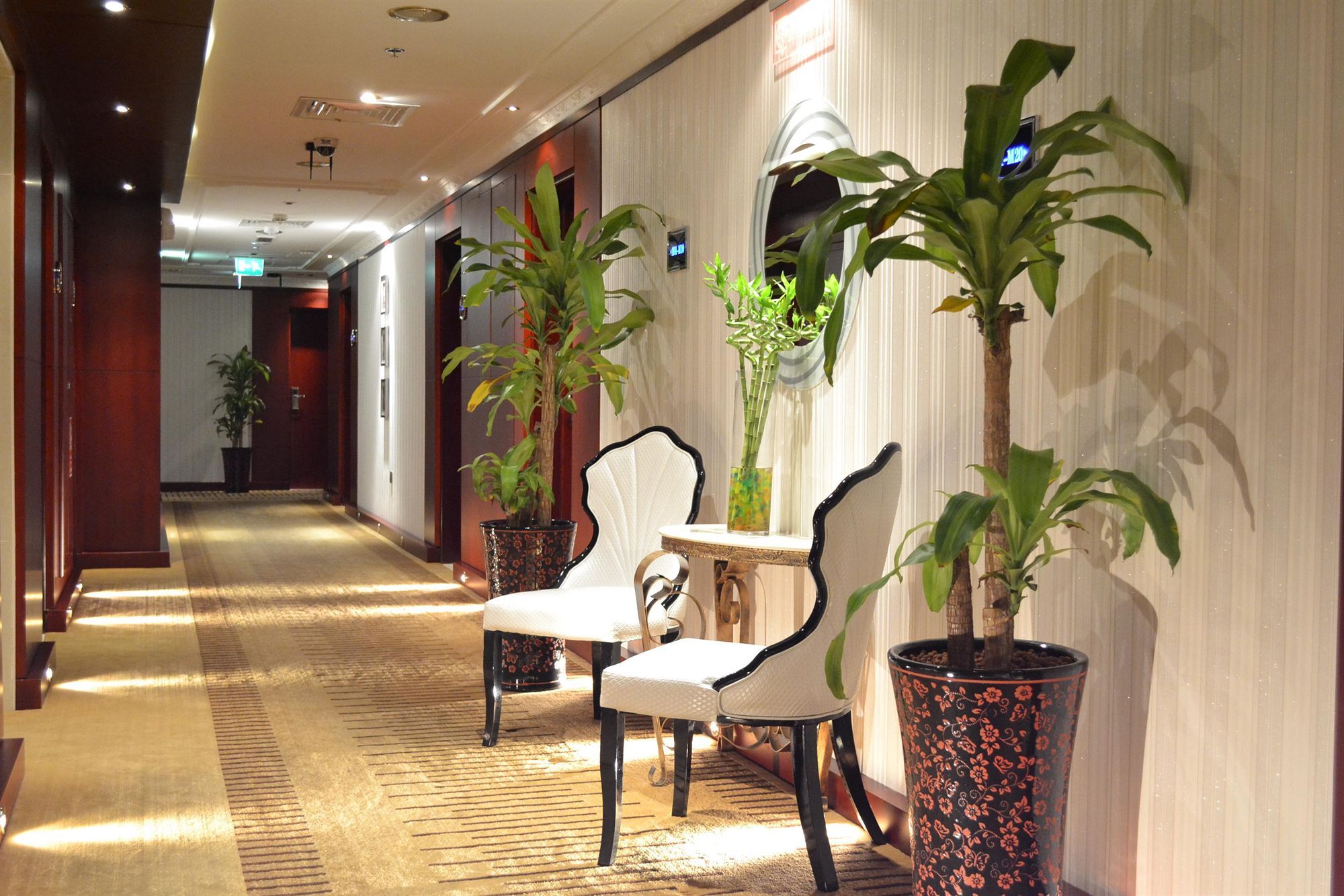 Palette Phoenix Hotel Дубай Екстериор снимка