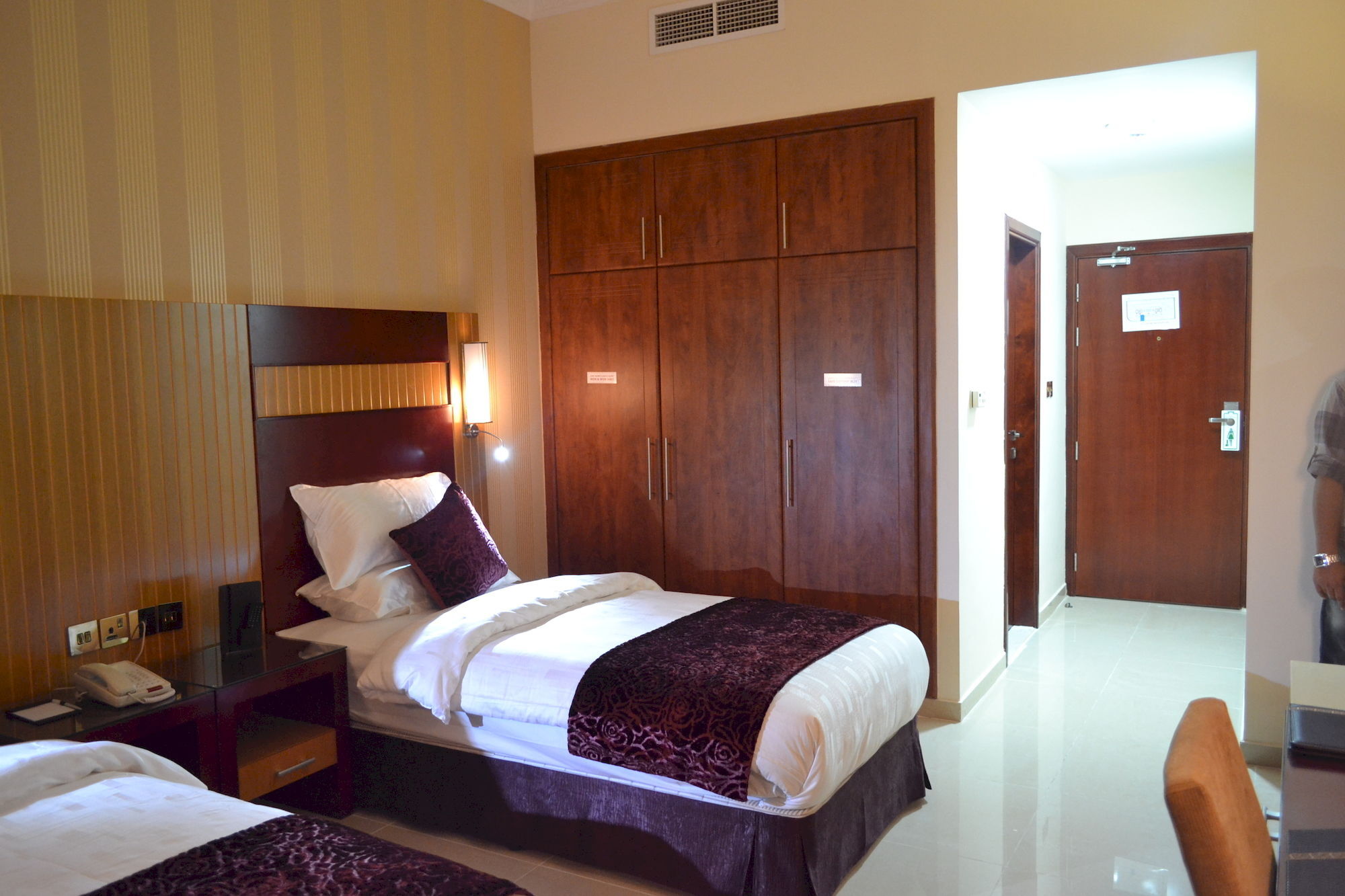 Palette Phoenix Hotel Дубай Екстериор снимка